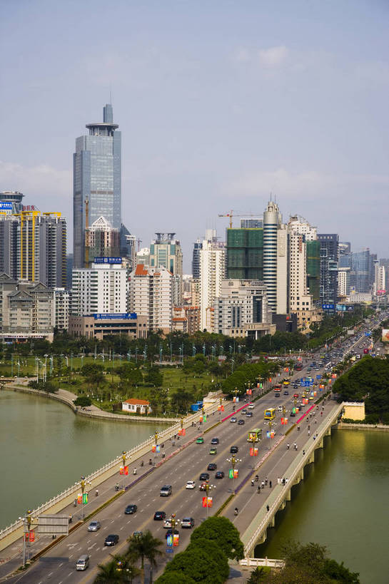 竖图,俯视,彩色,室外,白天,旅游,度假,名胜古迹,城市风光,标志建筑,城市,道路,地标,建筑,中国,亚洲,遗迹,景观,建筑群,桥,交通,都市,古迹,文物,娱乐,建设,现代,古建筑,现代建筑,享受,休闲,旅游胜地,放松,竖,运输,摄影,经济,广西,矗立,耸立,古文明,东亚,发展,南宁,广西壮族自治区,首府,中华人民共和国,桂,华南地区,南宁市,挺立,繁荣,进步,发达,旅行,青秀区,邕江,南湖大桥,bj174