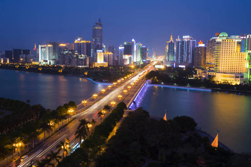 横图,俯视,彩色,室外,旅游,度假,名胜古迹,城市风光,标志建筑,城市,道路,地标,建筑,夜景,中国,亚洲,遗迹,景观,建筑群,桥,灯光,交通,都市,古迹,文物,娱乐,建设,现代,古建筑,现代建筑,享受,休闲,灿烂,旅游胜地,放松,运输,摄影,经济,广西,古文明,东亚,发展,南宁,广西壮族自治区,首府,中华人民共和国,桂,华南地区,南宁市,灯火辉煌,繁荣,进步,发达,旅行,青秀区,邕江,南湖大桥,bj174