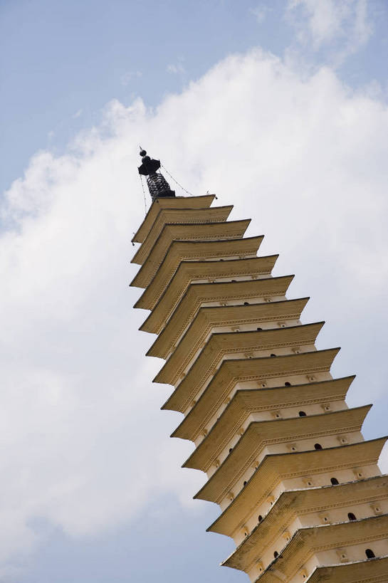 竖图,室外,特写,白天,旅游,度假,名胜古迹,标志建筑,地标,建筑,大理,中国,亚洲,局部,遗迹,民俗,景观,文化遗产,塔,古迹,文物,娱乐,建设,古建筑,云南,特色,享受,休闲,旅游胜地,景色,放松,竖,人文景观,古塔,矗立,中国文化,耸立,古文明,东亚,中华人民共和国,挺立,民族建筑,古代文明,旅行,传统文化,三塔,bj174