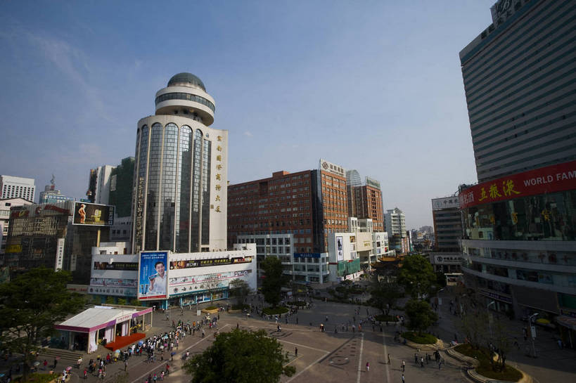 横图,彩色,室外,白天,旅游,度假,名胜古迹,城市风光,标志建筑,城市,道路,地标,建筑,昆明,中国,亚洲,遗迹,景观,建筑群,交通,都市,古迹,文物,娱乐,建设,现代,古建筑,现代建筑,云南,享受,休闲,旅游胜地,放松,运输,摄影,经济,昆明市,古文明,东亚,发展,云南省,中华人民共和国,省会,西南地区,滇,繁荣,进步,发达,旅行,金马碧鸡坊,bj174