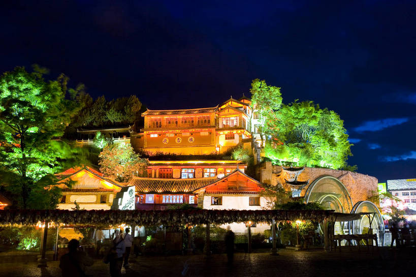 横图,彩色,室外,旅游,标志建筑,地标,建筑,街道,夜景,丽江,中国,亚洲,民俗,景观,文化遗产,古城,建筑群,小巷,灯光,古典,建设,云南,民居,特色,古镇,景色,摄影,人文景观,中国文化,东亚,中华人民共和国,民族建筑,古代文明,旅行,传统文化,bj174