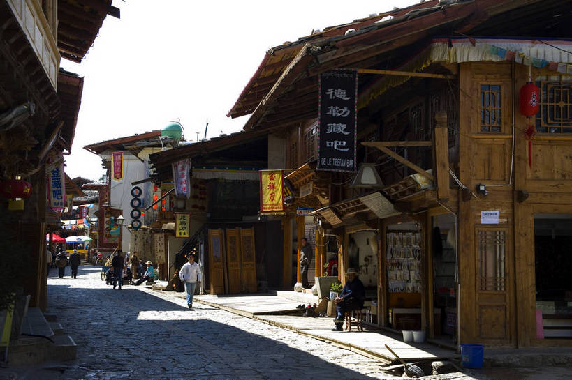 公园,横图,彩色,室外,白天,旅游,标志建筑,地标,建筑,街道,香格里拉,中国,亚洲,民俗,景观,文化遗产,古城,建筑群,小巷,古典,建设,迪庆,云南,民居,特色,古镇,景色,摄影,人文景观,国家公园,中国文化,东亚,中甸,迪庆藏族自治州,云南省,中华人民共和国,西南地区,民族建筑,滇,迪庆州,古代文明,香格里拉县,普达措国家公园,旅行,传统文化,bj174