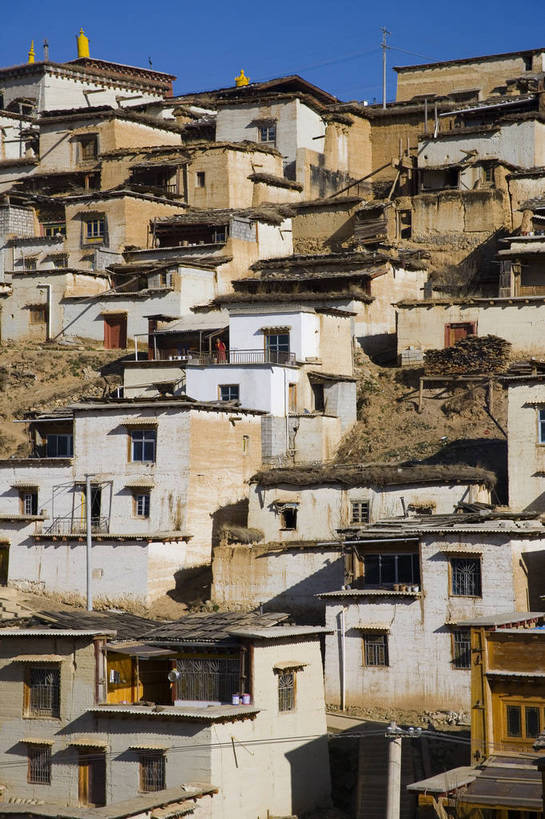 竖图,彩色,室外,白天,旅游,标志建筑,地标,建筑,香格里拉,中国,亚洲,民俗,景观,文化遗产,古城,建筑群,古典,建设,迪庆,云南,民居,特色,古镇,远景,景色,竖,摄影,人文景观,矗立,中国文化,耸立,东亚,松赞林寺,中华人民共和国,挺立,民族建筑,古代文明,旅行,传统文化,bj174