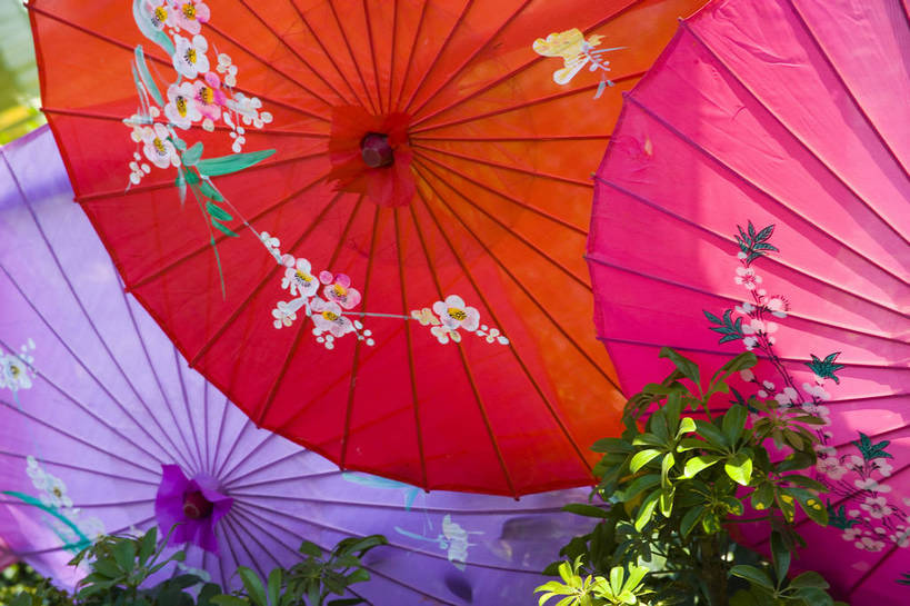 横图,彩色,室外,特写,白天,旅游,幸福,昆明,中国,亚洲,局部,民俗,伞,雨伞,纸伞,古典,油纸伞,文化,阳伞,云南,特色,摄影,人文景观,纪念,吉祥,中国文化,古朴,昆明市,东亚,云南省,中华人民共和国,省会,西南地区,滇,平安,旅行,西山区,传统文化,云南民族村,bj174
