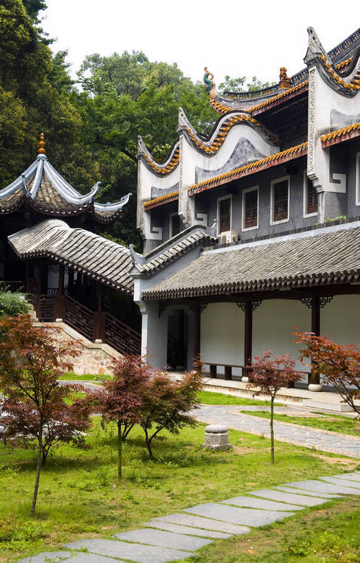 花园,竖图,彩色,室外,白天,旅游,度假,名胜古迹,标志建筑,地标,建筑,中国,亚洲,遗迹,图片,庭院,文化遗产,建筑群,古典,古迹,文物,娱乐,建设,古建筑,树木,享受,休闲,旅游胜地,放松,竖,摄影,矗立,文明,中国文化,耸立,古文明,东亚,湖南,湖南省,中华人民共和国,省会,挺立,华中地区,长沙,长沙市,湘,幽静,旅行,传统文化,岳麓山,岳麓书院,飞檐,湖南大学,岳麓区,bj174