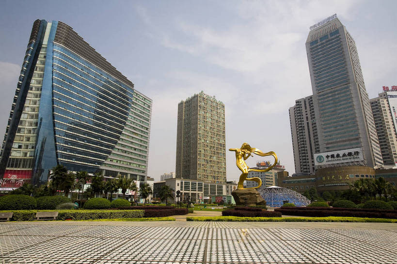 横图,室外,白天,旅游,度假,名胜古迹,城市风光,标志建筑,城市,大厦,道路,地标,建筑,中国,亚洲,遗迹,景观,建筑群,交通,都市,古迹,文物,娱乐,建设,现代,古建筑,现代建筑,享受,休闲,旅游胜地,放松,运输,经济,古文明,东亚,发展,湖南,湖南省,中华人民共和国,省会,华中地区,长沙,长沙市,湘,繁荣,进步,发达,旅行,长沙芙蓉广场,bj174