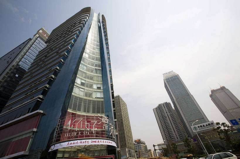 横图,室外,白天,旅游,度假,名胜古迹,城市风光,标志建筑,城市,大厦,道路,地标,建筑,中国,亚洲,遗迹,景观,建筑群,交通,都市,古迹,文物,娱乐,建设,现代,古建筑,现代建筑,享受,休闲,旅游胜地,放松,运输,经济,古文明,东亚,发展,湖南,湖南省,中华人民共和国,省会,华中地区,长沙,长沙市,湘,繁荣,进步,发达,旅行,天心区,贺龙体育场,贺龙体育文化中心,新世纪文化中心,bj174