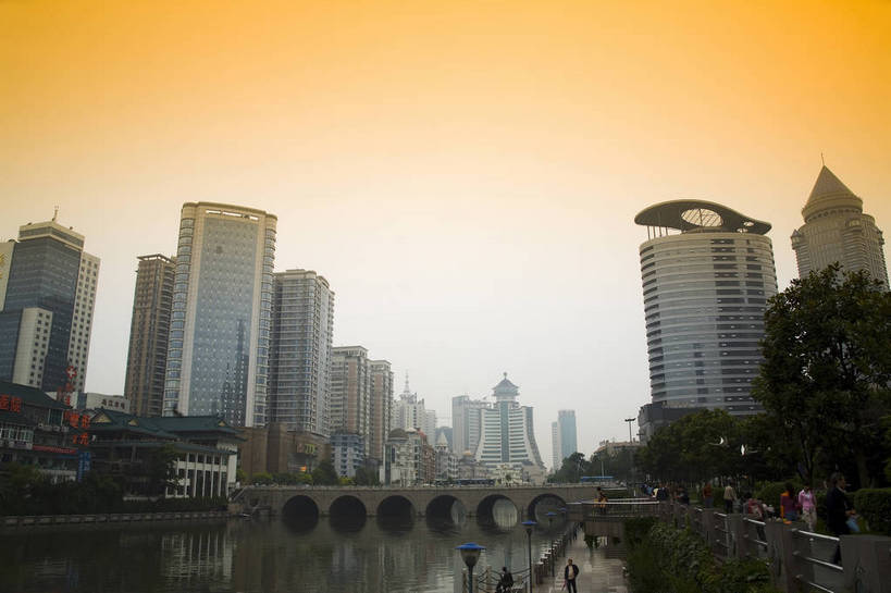 横图,室外,白天,旅游,度假,名胜古迹,城市风光,标志建筑,城市,大厦,道路,地标,建筑,汽车,中国,亚洲,遗迹,景观,建筑群,交通,都市,古迹,文物,娱乐,建设,现代,古建筑,现代建筑,享受,休闲,旅游胜地,放松,运输,经济,古文明,东亚,发展,贵州,贵阳,中华人民共和国,繁荣,进步,发达,旅行,bj174