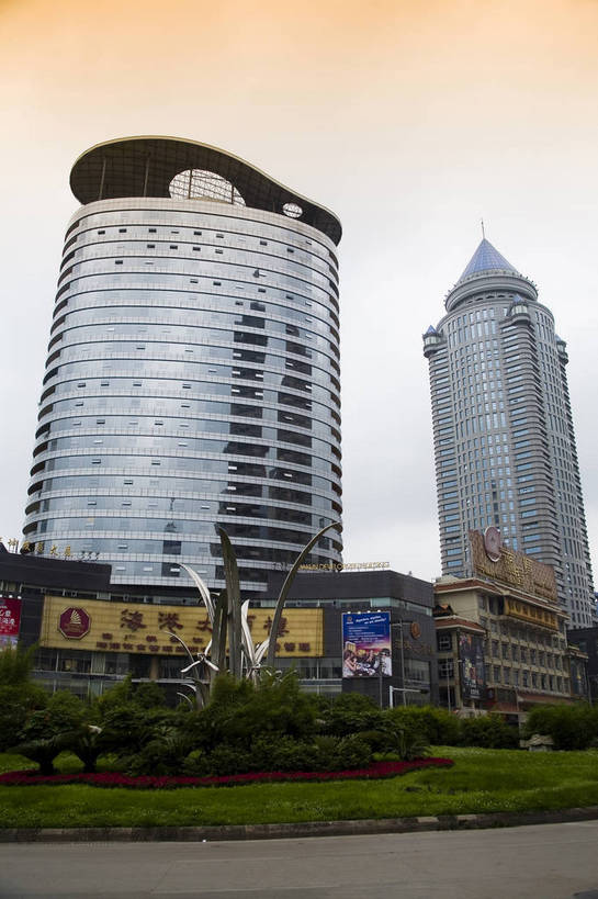 竖图,室外,白天,旅游,度假,名胜古迹,城市风光,标志建筑,城市,大厦,道路,地标,建筑,中国,亚洲,遗迹,景观,建筑群,交通,都市,古迹,文物,娱乐,建设,现代,古建筑,现代建筑,享受,休闲,旅游胜地,商务楼,放松,竖,运输,经济,矗立,耸立,古文明,东亚,发展,贵州,贵阳,中华人民共和国,挺立,繁荣,进步,发达,旅行,bj174