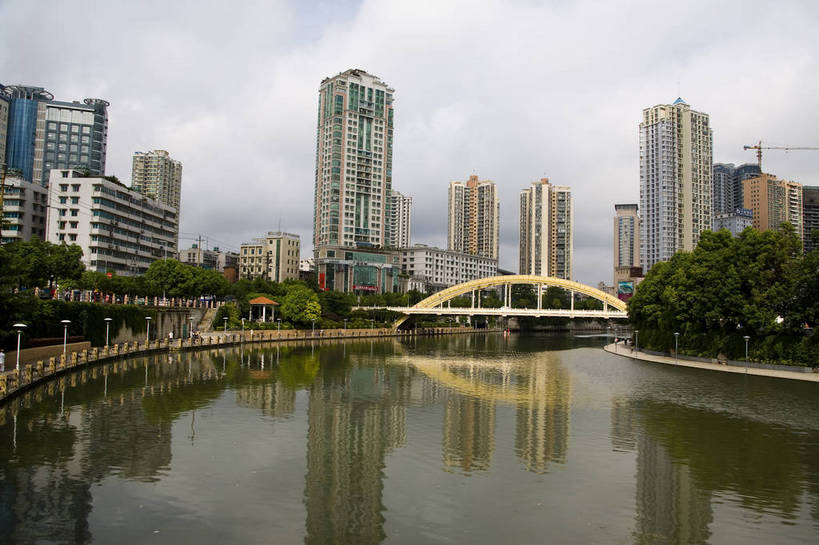 横图,室外,白天,旅游,度假,名胜古迹,城市风光,标志建筑,城市,大厦,道路,地标,建筑,中国,亚洲,遗迹,景观,建筑群,交通,都市,古迹,文物,娱乐,建设,现代,古建筑,现代建筑,享受,休闲,旅游胜地,商务楼,放松,运输,经济,古文明,东亚,发展,贵州,贵阳,中华人民共和国,繁荣,进步,发达,旅行,bj174