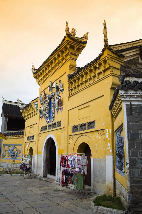 竖图,彩色,室外,特写,白天,旅游,度假,名胜古迹,标志建筑,地标,建筑,中国,亚洲,遗迹,民俗,图片,文化遗产,建筑群,古典,古迹,文物,娱乐,建设,古建筑,民居,古镇,享受,休闲,旅游胜地,放松,竖,摄影,矗立,美好,文明,中国文化,耸立,古文明,东亚,贵州,贵州省,贵阳,中华人民共和国,省会,黔,西南地区,贵阳市,挺立,幽静,旅行,传统文化,花溪区,青岩古镇,青岩镇,bj174