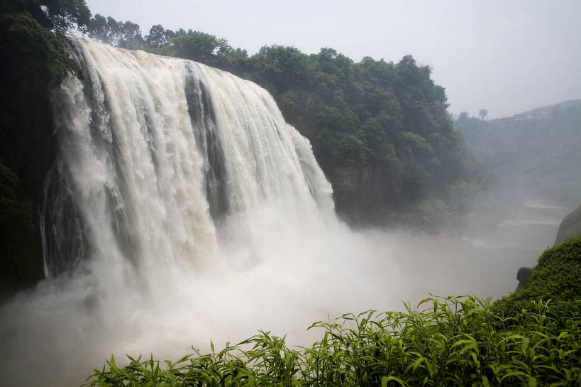 横图,彩色,室外,白天,旅游,度假,名胜古迹,瀑布,山,水,标志建筑,地标,建筑,黄果树,黄果树瀑布,中国,亚洲,遗迹,壮观,湍急,图片,景观,水潭,古迹,文物,娱乐,建设,古建筑,树木,自然,享受,休闲,旅游胜地,景色,放松,摄影,汹涌,美妙,自然风光,古文明,东亚,贵州,中华人民共和国,气势磅礴,旅行,bj174