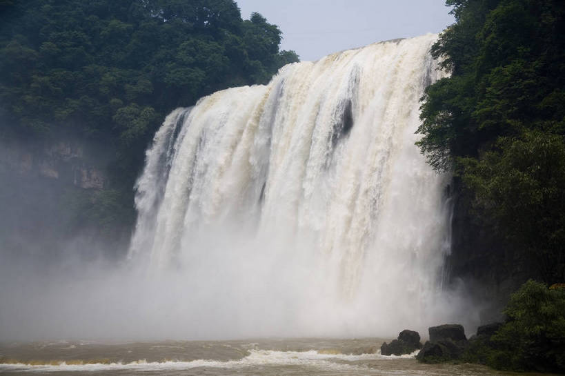 横图,彩色,室外,白天,旅游,度假,名胜古迹,瀑布,山,水,标志建筑,地标,建筑,黄果树,黄果树瀑布,中国,亚洲,遗迹,壮观,湍急,图片,景观,水潭,古迹,文物,娱乐,建设,古建筑,树木,自然,享受,休闲,旅游胜地,景色,放松,摄影,汹涌,美妙,自然风光,古文明,东亚,贵州,中华人民共和国,气势磅礴,旅行,bj174