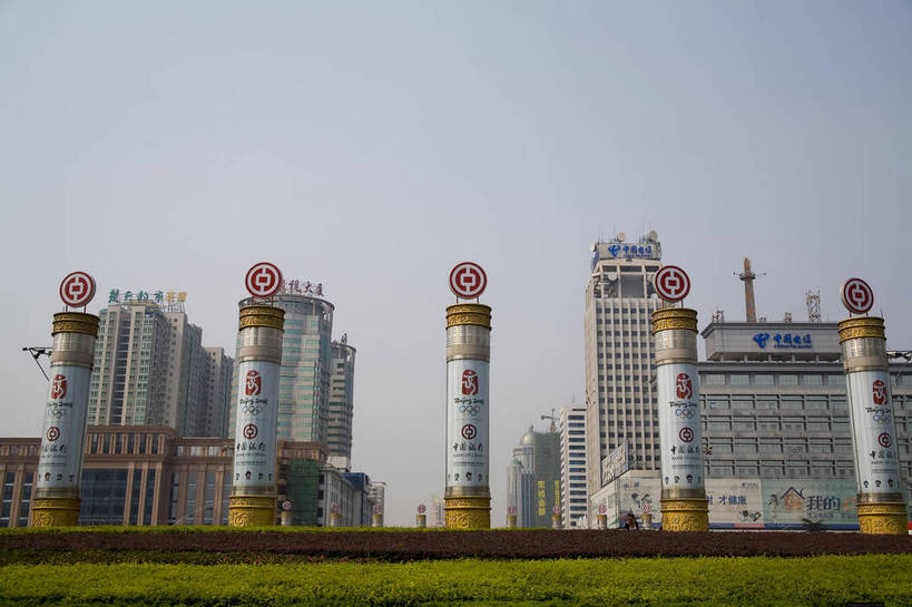 花园,广场,横图,室外,白天,旅游,度假,花圃,名胜古迹,城市风光,标志建筑,城市,道路,地标,建筑,武汉,中国,亚洲,遗迹,景观,建筑群,交通,都市,古迹,文物,娱乐,建设,现代,古建筑,现代建筑,享受,休闲,旅游胜地,商务楼,放松,运输,经济,古文明,东亚,发展,湖北,湖北省,武昌区,武汉市,武昌,中华人民共和国,省会,华中地区,鄂,繁荣,进步,发达,小花园,旅行,洪山广场,bj174