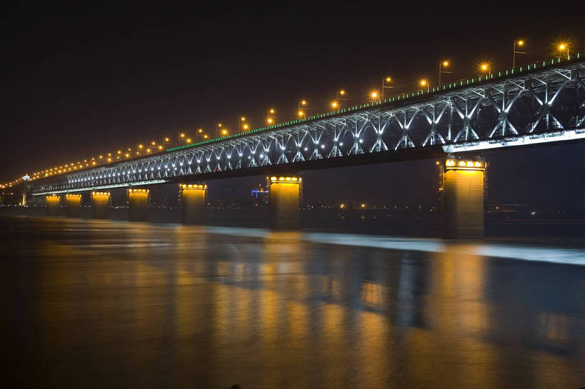 横图,室外,旅游,度假,名胜古迹,城市风光,标志建筑,城市,大桥,道路,地标,建筑,夜景,武汉,中国,亚洲,遗迹,景观,灯光,交通,都市,古迹,文物,娱乐,建设,现代,古建筑,现代建筑,地标建筑,享受,休闲,灿烂,旅游胜地,放松,运输,经济,长江大桥,长江,古文明,东亚,发展,湖北,武汉长江大桥,中华人民共和国,灯火辉煌,繁荣,进步,发达,旅行,bj174