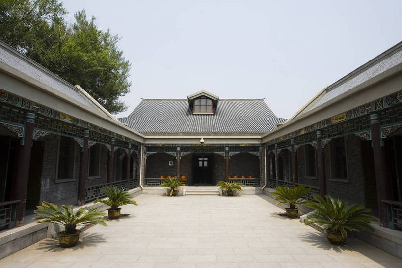 横图,室外,特写,白天,旅游,度假,名胜古迹,城市风光,标志建筑,城市,地标,建筑,中国,亚洲,遗迹,景观,建筑群,古迹,历史,文物,娱乐,建设,古建筑,历史建筑,地标建筑,享受,休闲,旅游胜地,放松,参观,古文明,东亚,伪满,吉林,长春,伪满皇宫,中华人民共和国,旅行,皇宫,bj174