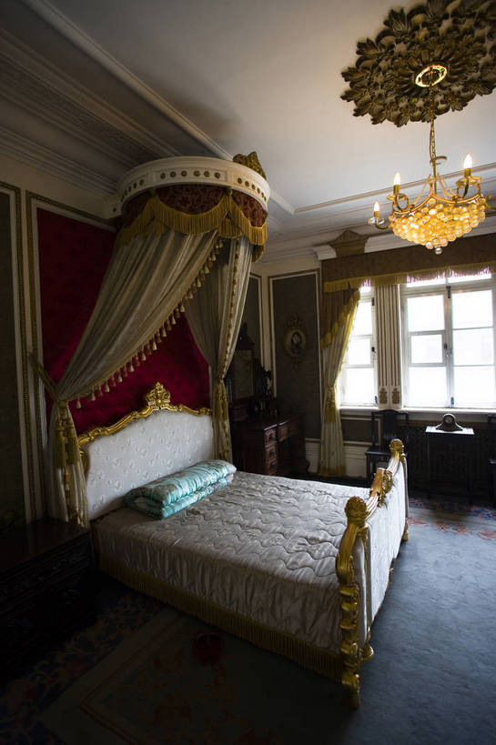 竖图,室内,特写,白天,旅游,度假,名胜古迹,卧室,城市风光,标志建筑,城市,地标,建筑,中国,亚洲,遗迹,古迹,历史,文物,娱乐,建设,古建筑,历史建筑,地标建筑,享受,休闲,旅游胜地,放松,竖,矗立,耸立,居室,参观,古文明,东亚,伪满,吉林,长春,伪满皇宫,中华人民共和国,挺立,旅行,皇宫,bj174