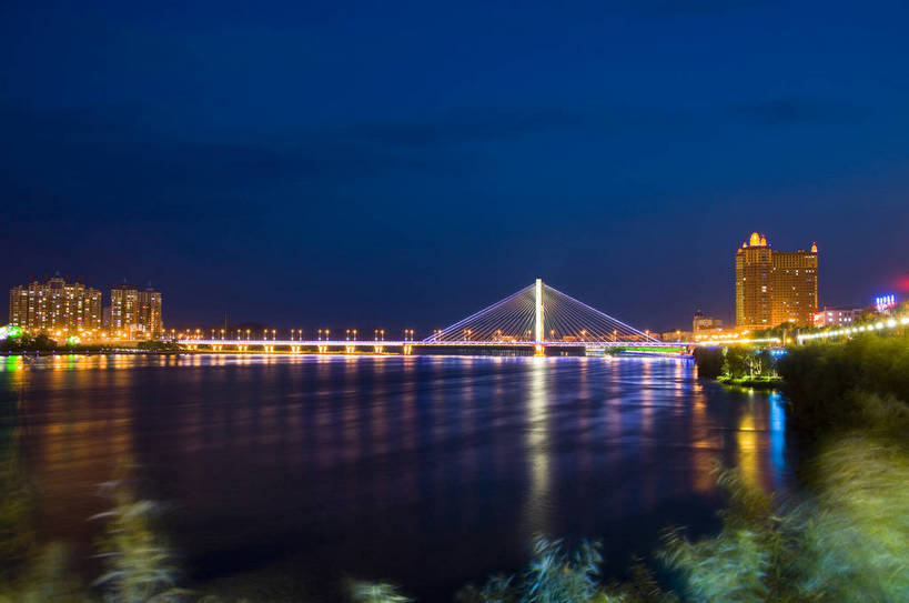 横图,室外,旅游,度假,名胜古迹,城市风光,标志建筑,城市,大桥,道路,地标,建筑,桥梁,夜景,中国,亚洲,遗迹,景观,斜拉桥,桥,灯光,交通,都市,古迹,文物,娱乐,建设,现代,古建筑,现代建筑,江水,享受,休闲,灿烂,远景,旅游胜地,放松,运输,经济,古文明,东亚,发展,松花江,吉林,吉林省,中华人民共和国,灯火辉煌,东北地区,吉,繁荣,进步,发达,斜张桥,旅行,吉林市,东北,中国东北地区,东北三省,东三省,吉林临江门大桥,临江门大桥,bj174