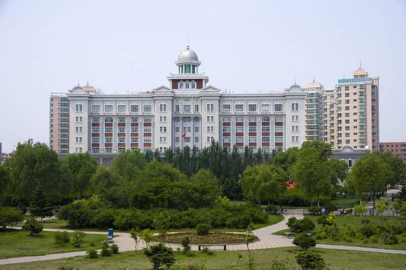 横图,室外,白天,旅游,度假,美景,名胜古迹,城市风光,标志建筑,城市,大厦,道路,地标,建筑,街道,路,公路,中国,亚洲,遗迹,景观,建筑群,交通,都市,古迹,文物,娱乐,建设,现代,古建筑,现代建筑,享受,休闲,旅游胜地,景色,放松,经济,古文明,东亚,黑龙江,中华人民共和国,牡丹江,繁荣,进步,马路,旅行,bj174