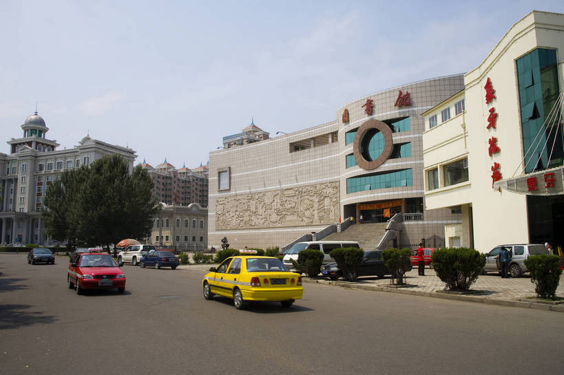 横图,室外,白天,旅游,度假,美景,名胜古迹,城市风光,标志建筑,城市,大厦,道路,地标,建筑,街道,路,公路,中国,亚洲,遗迹,景观,建筑群,交通,都市,古迹,文物,娱乐,建设,现代,古建筑,现代建筑,享受,休闲,旅游胜地,景色,放松,经济,古文明,东亚,黑龙江,中华人民共和国,牡丹江,繁荣,进步,马路,旅行,bj174