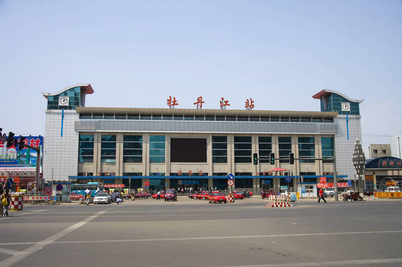 横图,室外,白天,旅游,度假,美景,名胜古迹,城市风光,标志建筑,城市,大厦,道路,地标,建筑,街道,路,公路,中国,亚洲,遗迹,景观,建筑群,交通,都市,古迹,文物,娱乐,建设,现代,古建筑,现代建筑,享受,休闲,旅游胜地,景色,放松,经济,古文明,东亚,黑龙江,中华人民共和国,牡丹江,繁荣,进步,马路,旅行,bj174