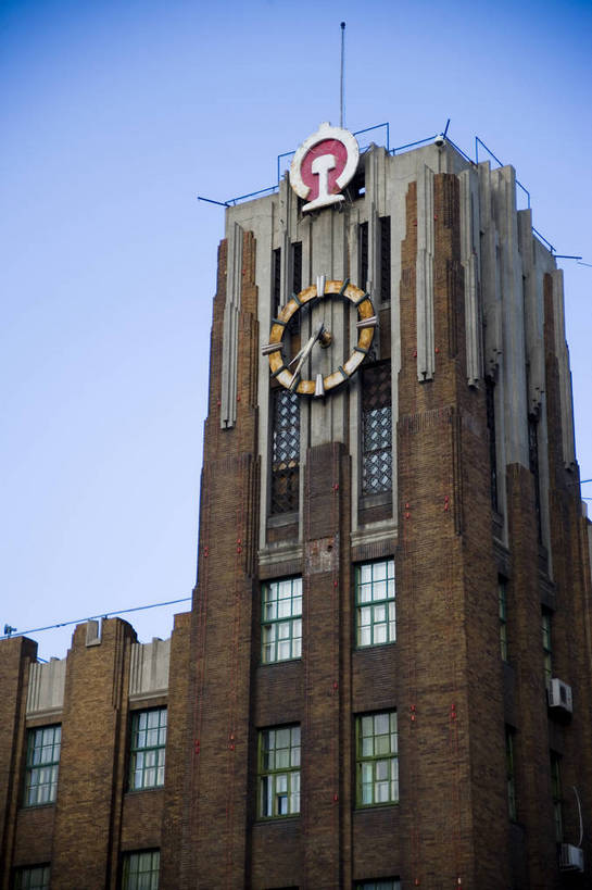 广场,火车站,竖图,室外,白天,旅游,度假,名胜古迹,城市风光,标志建筑,城市,大厦,道路,地标,建筑,中国,亚洲,遗迹,景观,建筑群,交通,都市,古迹,文物,娱乐,建设,现代,古建筑,现代建筑,享受,休闲,旅游胜地,放松,竖,运输,经济,矗立,耸立,古文明,东亚,发展,黑龙江,中华人民共和国,挺立,齐齐哈尔,繁荣,进步,发达,旅行,bj174