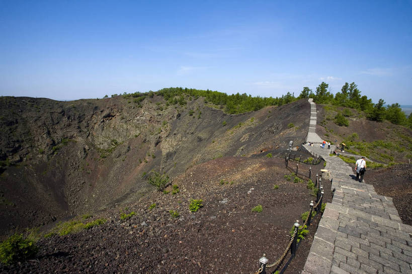 横图,彩色,室外,特写,白天,旅游,度假,火山,名胜古迹,标志建筑,地标,建筑,中国,亚洲,遗迹,图片,火山口,山路,古迹,文物,娱乐,建设,古建筑,自然,享受,休闲,旅游胜地,景色,放松,摄影,自然风光,古文明,东亚,黑龙江,中华人民共和国,山石,旅行,五大连池,bj174