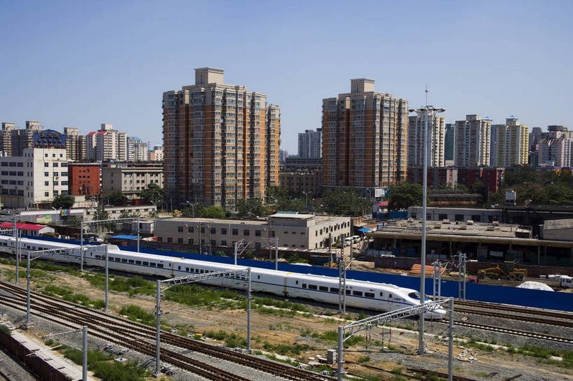 横图,彩色,室外,白天,火车,北京,中国,亚洲,轨道交通,交通,铁轨,首都,现代,列车,运输,摄影,文明,高速列车,东亚,发展,中华人民共和国,北京市,京,北平,华北地区,北京南站,bj174