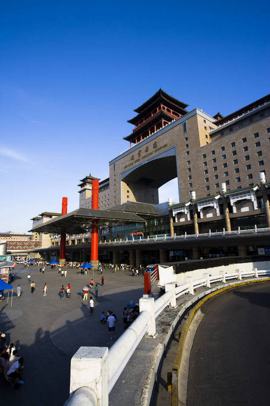 火车站,竖图,彩色,室外,白天,美景,城市风光,城市,道路,建筑,街道,路,公路,中国,亚洲,景观,交通,首都,都市,现代建筑,景色,竖,运输,摄影,矗立,文明,耸立,东亚,中华人民共和国,挺立,马路,北京火车站,西客站,bj174