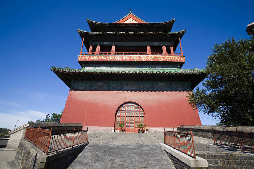 横图,彩色,室外,白天,旅游,度假,名胜古迹,标志建筑,地标,建筑,北京,中国,亚洲,遗迹,文化遗产,钟楼,古迹,文物,娱乐,建设,古建筑,享受,休闲,旅游胜地,放松,摄影,古代建筑,中国文化,古文明,东亚,鼓楼,钟鼓楼,中华人民共和国,古代文明,旅行,传统文化,bj174