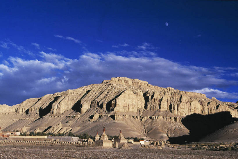 横图,彩色,室外,白天,旅游,度假,荒凉,名胜古迹,标志建筑,地标,建筑,中国,亚洲,遗迹,壮观,景观,文化遗产,古城,古迹,文物,娱乐,建设,古建筑,西藏,蓝天,享受,休闲,远景,旅游胜地,放松,摄影,人文景观,古代建筑,雄伟,空旷,古堡,古文明,东亚,地貌,中华人民共和国,阿里,古代文明,旅行,地质,古格王朝遗址,bj174