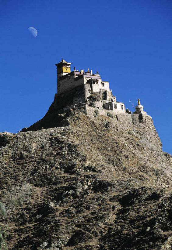 寺庙,竖图,彩色,室外,白天,旅游,度假,名胜古迹,标志建筑,地标,建筑,中国,亚洲,遗迹,文化遗产,古迹,文物,娱乐,建设,古建筑,拉萨,西藏,蓝天,天空,享受,休闲,旅游胜地,放松,竖,摄影,宗教,人文景观,矗立,中国文化,耸立,藏,古文明,东亚,西藏自治区,乃东,乃东县,中华人民共和国,西南地区,挺立,山南,古代文明,旅行,寺,泽当,泽当镇,传统文化,山南地区,母子宫,雍布拉康,bj174