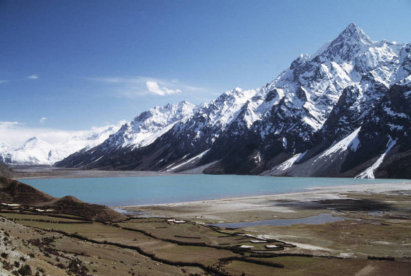 横图,彩色,室外,白天,旅游,湖,湖泊,雪山,中国,亚洲,壮观,景观,山峦,美丽,西藏,白云,蓝天,天空,自然,远景,摄影,人文景观,空旷,美好,藏,东亚,西藏自治区,地貌,四川,中华人民共和国,西南地区,旅行,八宿县,昌都地区,地质,八宿,然乌湖,bj174