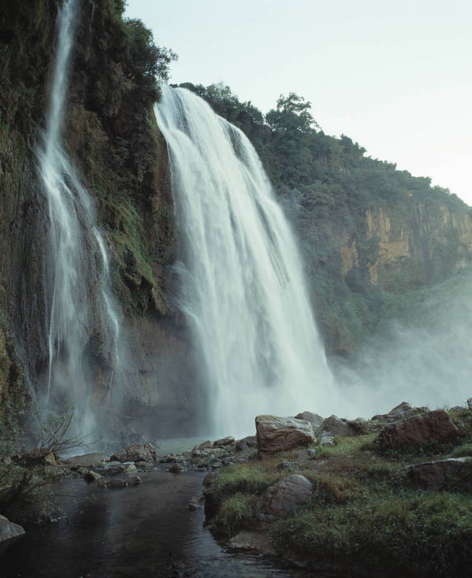 竖图,河流,瀑布,树林,九寨沟,中国,亚洲,清澈,绿色的,绿色,竖,摄影,矗立,耸立,东亚,四川,中华人民共和国,挺立,彩图,bj174