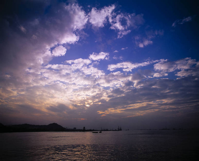 横图,美景,船,中国,亚洲,景观,云海,船只,云层,船舶,蓝天,自然,景色,摄影,自然风光,东亚,中华人民共和国,河,夕阳,彩图,bj174