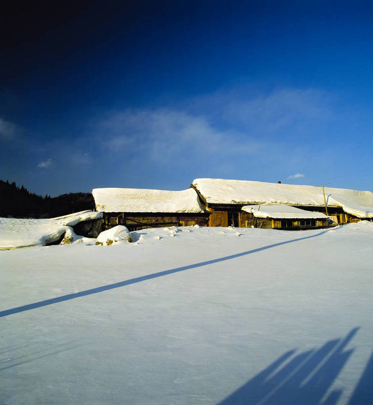 竖图,美景,雪,中国,亚洲,房屋,景观,下雪,农村,白雪,蓝天,自然,景色,竖,摄影,晴朗,矗立,自然风光,耸立,东亚,中华人民共和国,挺立,彩图,bj174