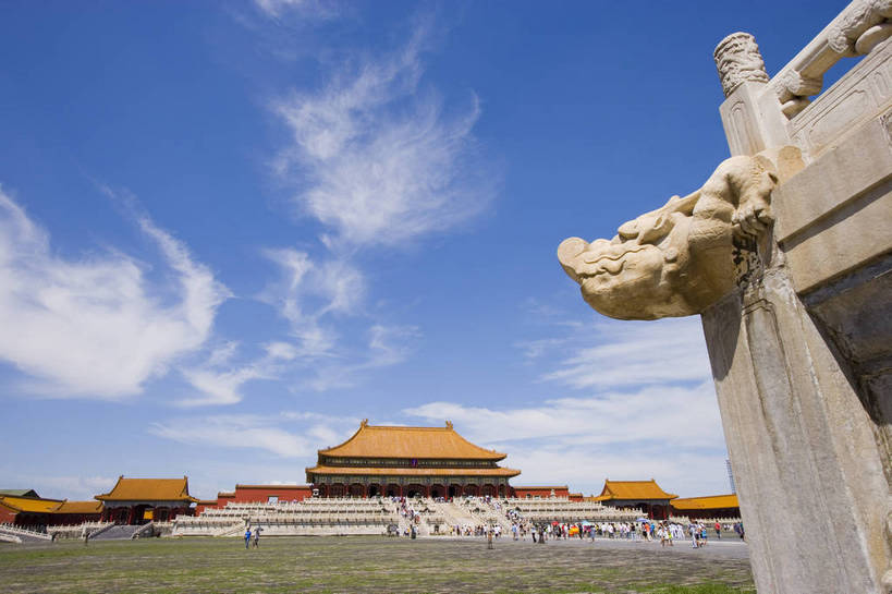 故宫,宫殿,栏杆,横图,彩色,室外,白天,旅游,度假,成功,名胜古迹,标志建筑,地标,建筑,雕塑,北京,中国,亚洲,风俗,遗迹,艺术,装饰,龙,雕刻,雕像,扶手,龙头,图片,文化遗产,建筑群,古典,古迹,历史,文化,文物,娱乐,建设,传统,古建筑,护栏,石雕,台阶,蓝天,工艺品,紫禁城,享受,休闲,远景,石阶,旅游胜地,放松,精神,摄影,古代建筑,纪念,皇帝,美术,权威,象征,高贵,主题,图腾,传说,陈列,古文明,东亚,中华人民共和国,功能,美学,权力,统治,祥瑞,威严,灵兽,权势,尊荣,太和殿,古代文明,制度,天子,九五之尊,圣上,统治者,陛下,官家,势力,幸运,旅行,传统文化,bj174