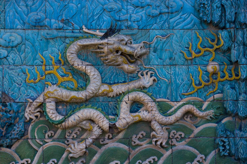 故宫,宫殿,横图,彩色,室外,特写,白天,旅游,度假,成功,名胜古迹,标志建筑,地标,建筑,雕塑,北京,中国,亚洲,局部,风俗,遗迹,艺术,装饰,龙,彩绘,雕刻,雕像,浮雕,图片,墙,文化遗产,古迹,历史,文物,娱乐,建设,传统,古建筑,墙壁,工艺品,紫禁城,享受,休闲,旅游胜地,放松,精神,摄影,古代建筑,纪念,皇帝,部分,美术,权威,象征,高贵,美好,主题,图腾,传说,感受,陈列,古文明,东亚,中华人民共和国,功能,美学,权力,统治,祥瑞,灵兽,权势,尊荣,九龙壁,古代文明,制度,天子,特征,九五之尊,圣上,统治者,陛下,官家,势力,幸运,旅行,bj174