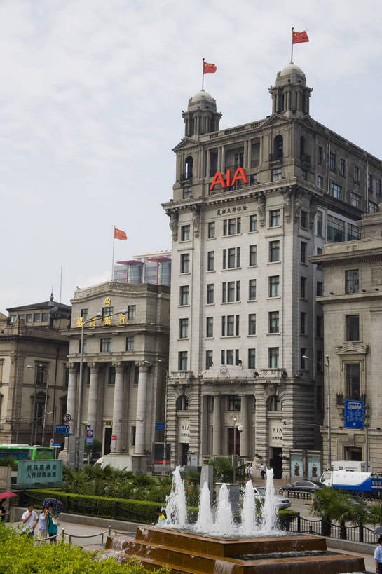 竖图,彩色,室外,办公楼,大厦,建筑,摩天大楼,上海,中国,亚洲,白云,蓝天,外滩,办公大楼,摩天大厦,摄影,中国银行,东亚,中华人民共和国,商业,大楼,bj174