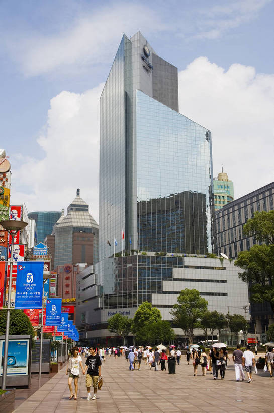 商店,竖图,彩色,室外,购物,大厦,建筑,摩天大楼,上海,中国,亚洲,广告,白云,蓝天,南京路,摩天大厦,摄影,东亚,中华人民共和国,商业,大楼,bj174
