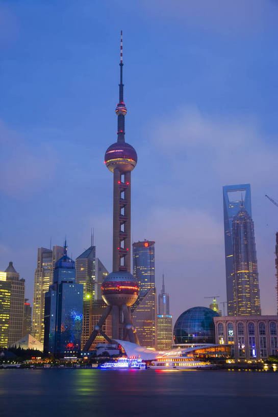 高楼大厦,竖图,彩色,室外,大厦,建筑,摩天大楼,上海,中国,亚洲,建筑群,灯光,东方明珠,浦东,外滩,摩天大厦,摄影,东亚,中华人民共和国,傍晚,大楼,bj174