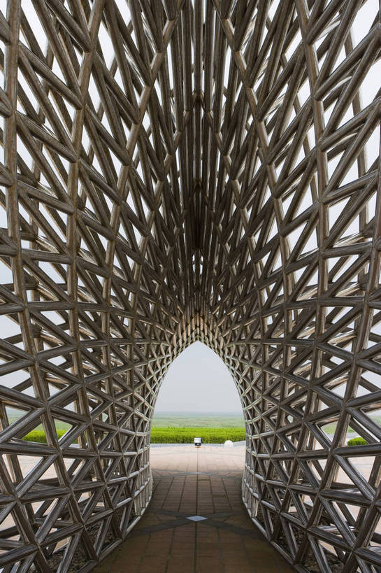 公园,竖图,彩色,室外,特写,白天,旅游,度假,建材,名胜古迹,标志建筑,地标,建筑,金属制品,上海,中国,亚洲,遗迹,结构,钢铁,金属,构造,古迹,文物,娱乐,建设,古建筑,现代建筑,绿地,地标建筑,享受,休闲,旅游胜地,放松,摄影,布局,建筑材料,古文明,东亚,南汇嘴观海公园,中华人民共和国,旅行,铁碳合金,bj174