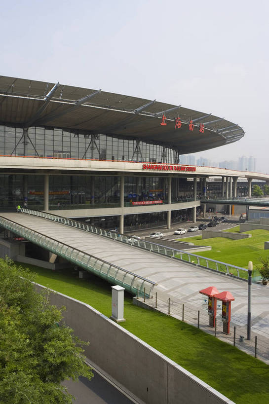 火车站,竖图,彩色,室外,特写,白天,旅游,建筑,车站,上海,中国,亚洲,交通,现代建筑,地标建筑,运输,摄影,申,东亚,徐汇区,上海南站,上海市,中华人民共和国,沪,华东地区,旅行,上海火车南站,bj174