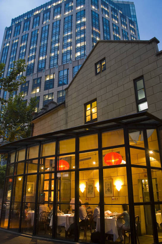 酒吧,竖图,彩色,室外,购物,美景,道路,建筑,街道,路,夜景,公路,上海,中国,亚洲,景观,灯光,交通,商业街,休闲,灿烂,景色,摄影,新天地,东亚,中华人民共和国,马路,商业,大楼,bj174