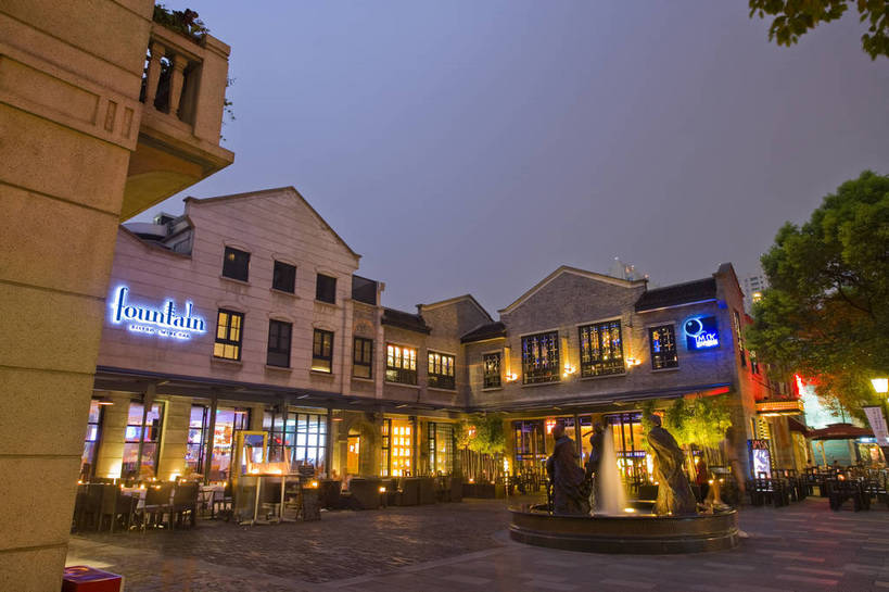 酒吧,横图,彩色,室外,购物,美景,道路,建筑,街道,路,夜景,公路,上海,中国,亚洲,景观,灯光,交通,商业街,休闲,灿烂,景色,摄影,新天地,东亚,中华人民共和国,马路,商业,大楼,bj174