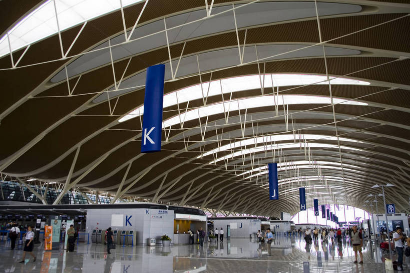 横图,彩色,室内,白天,飞机场,建筑,上海,中国,亚洲,交通,候机厅,大厅,旅客,浦东国际机场,浦东机场,航站楼,运输,摄影,东亚,中华人民共和国,bj174