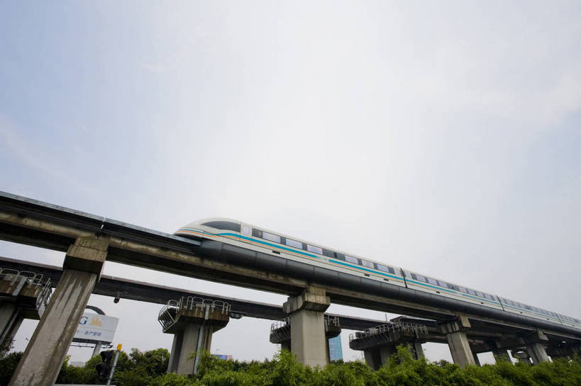 横图,彩色,室外,白天,上海,中国,亚洲,高架,轨道,轨道交通,交通,列车,绿地,交通工具,摄影,磁悬浮,高速列车,东亚,磁悬浮列车,中华人民共和国,bj174
