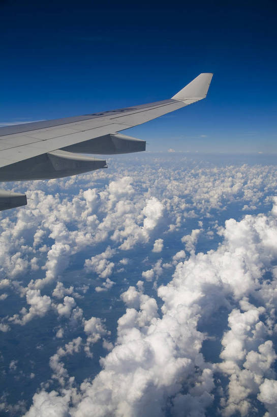 竖图,彩色,室外,白天,飞机,中国,亚洲,飞行,云,机翼,白云,天空,摄影,高空,东亚,中华人民共和国,bj174