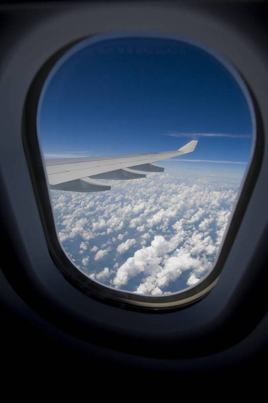 竖图,彩色,室外,白天,旅游,窗户,飞机,飞行,图片,云,机翼,玻璃窗,白云,蓝天,天空,竖,摄影,旅行,bj174