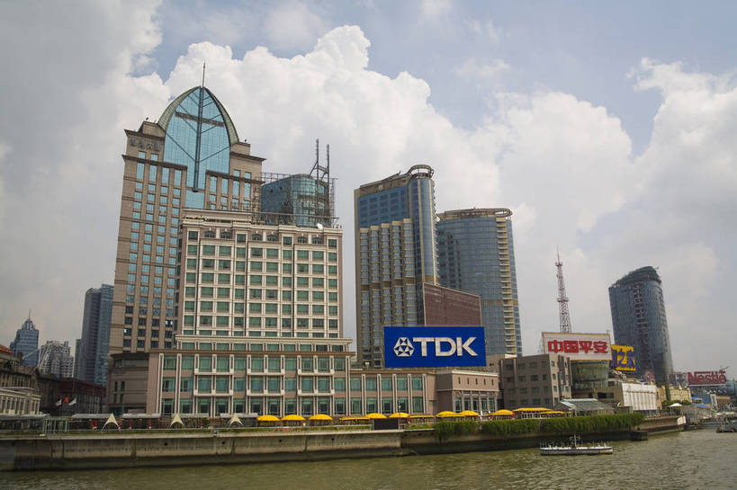 横图,彩色,室外,特写,白天,旅游,度假,名胜古迹,标志建筑,地标,建筑,上海,中国,亚洲,局部,遗迹,古迹,文物,娱乐,建设,古建筑,黄浦江,现代建筑,游船,地标建筑,外滩,享受,休闲,旅游胜地,放松,摄影,古文明,东亚,中华人民共和国,bj174